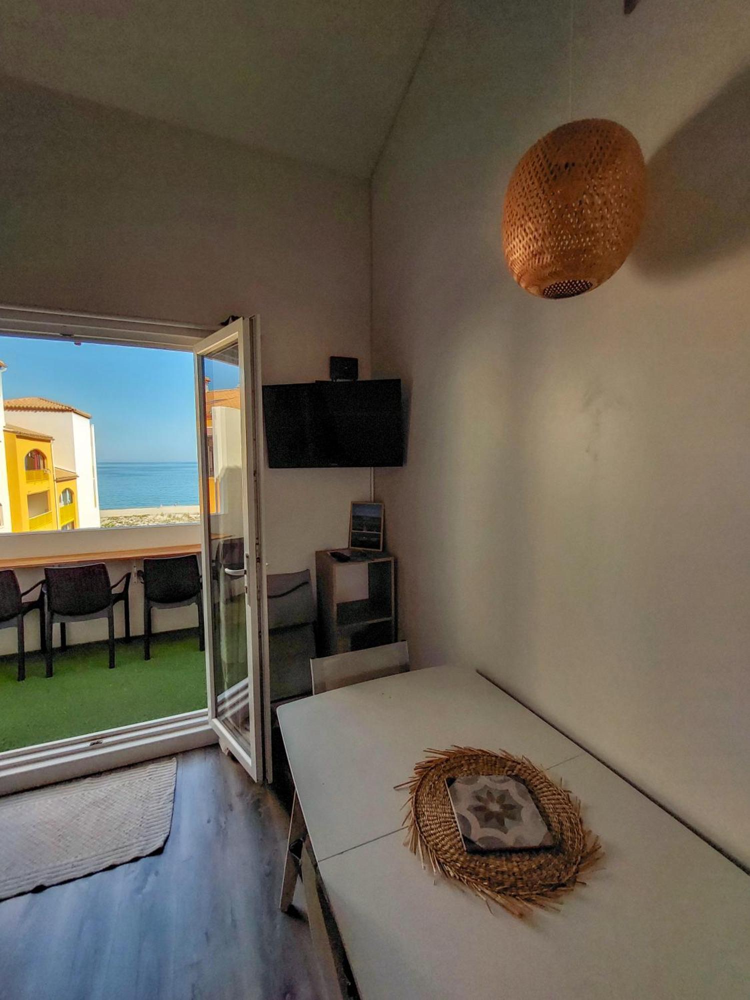 Agréable appartement rénové avec une terrasse vue mer, parking et Wifi gratuit Le Barcarès Exterior foto