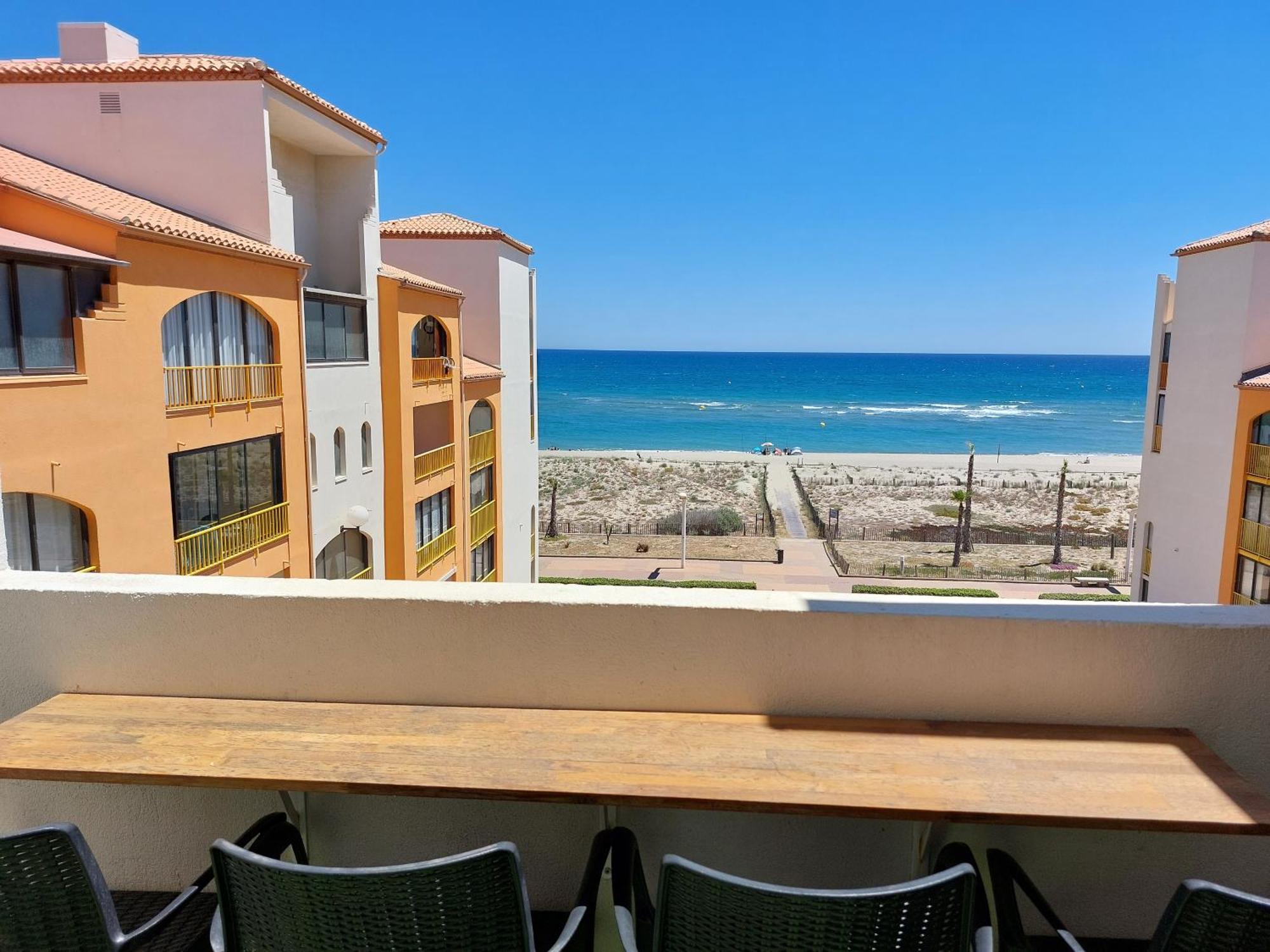 Agréable appartement rénové avec une terrasse vue mer, parking et Wifi gratuit Le Barcarès Exterior foto